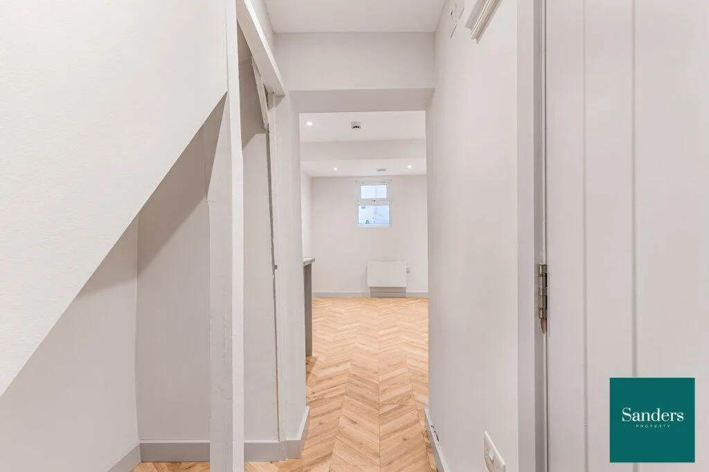 5 bedroom flat for rent