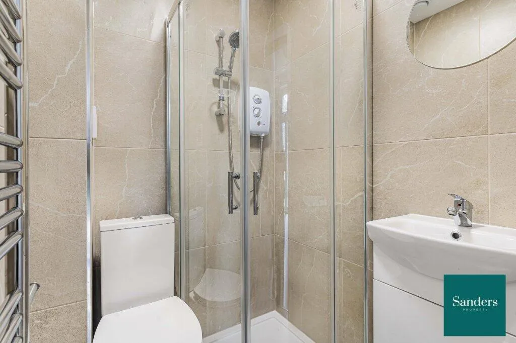 5 bedroom flat for rent