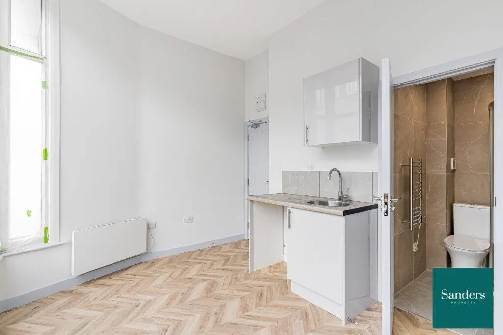 5 bedroom flat for rent