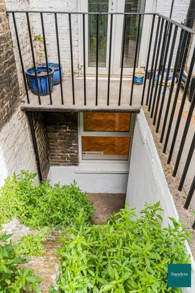 5 bedroom flat for rent