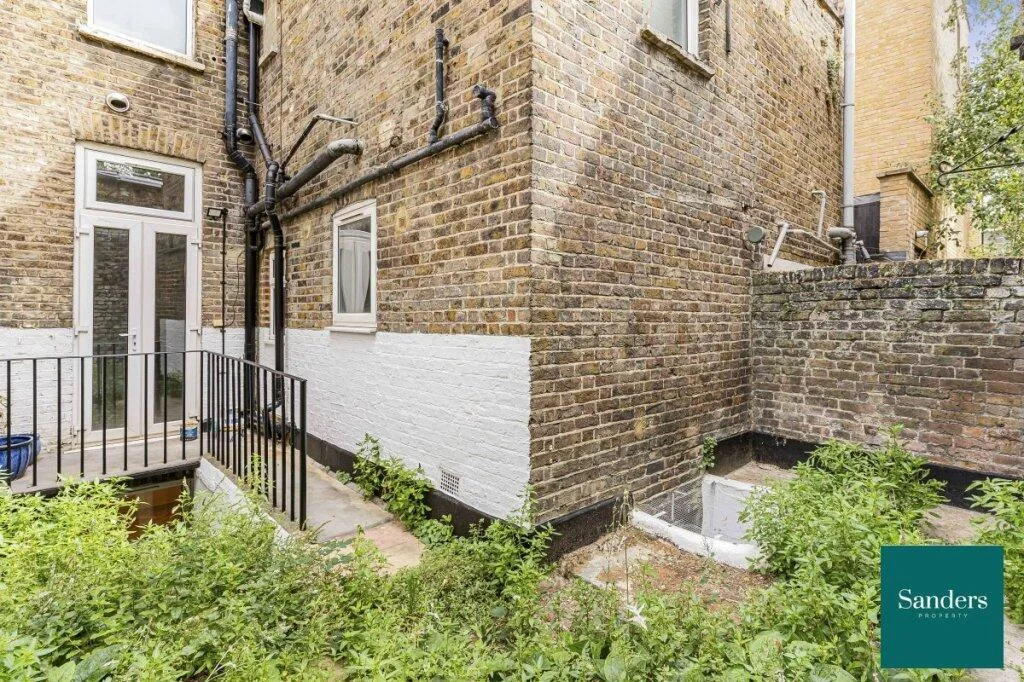 5 bedroom flat for rent