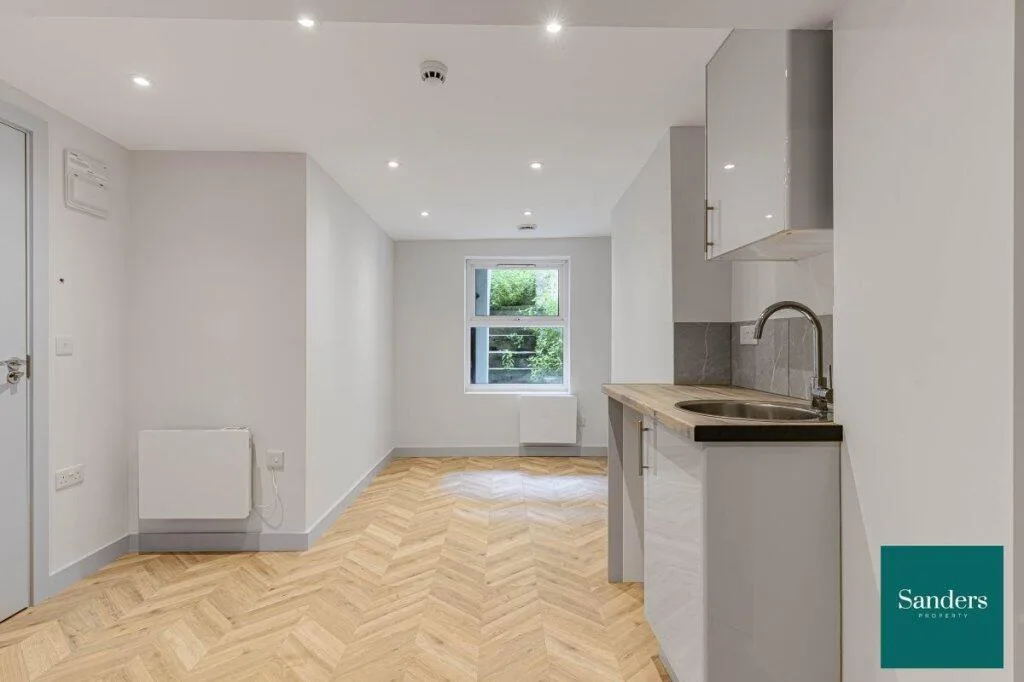 5 bedroom flat for rent