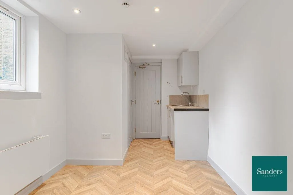 5 bedroom flat for rent
