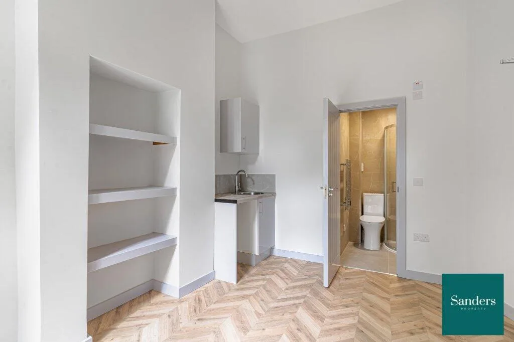 5 bedroom flat for rent