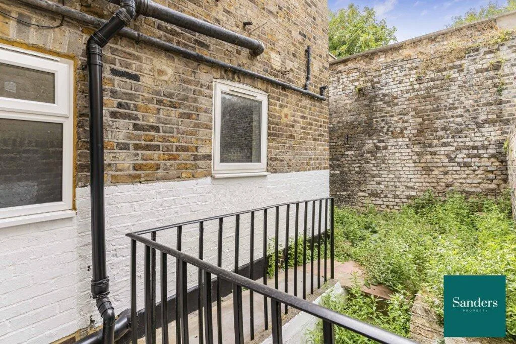 5 bedroom flat for rent