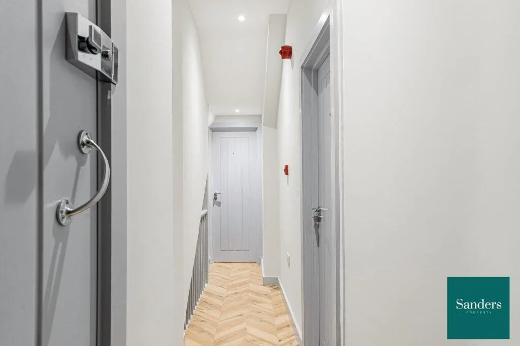 5 bedroom flat for rent