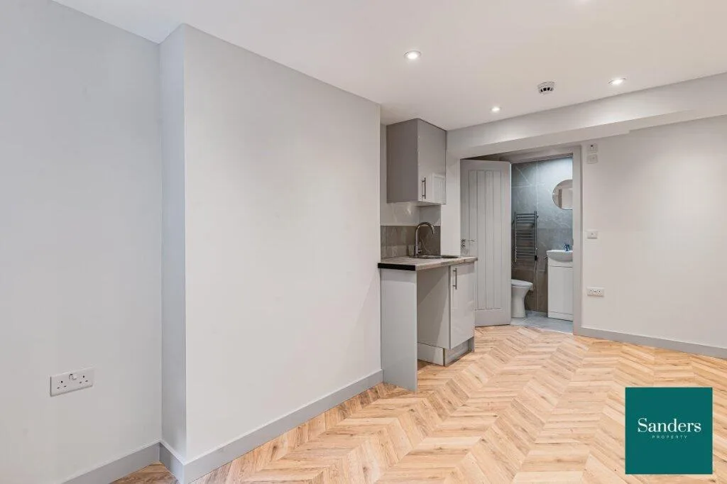 5 bedroom flat for rent