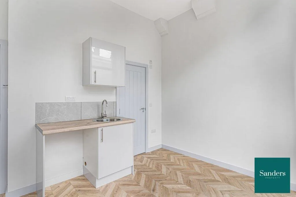 5 bedroom flat for rent