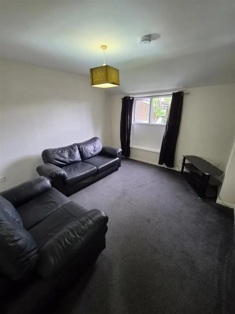 2 bedroom maisonette for rent