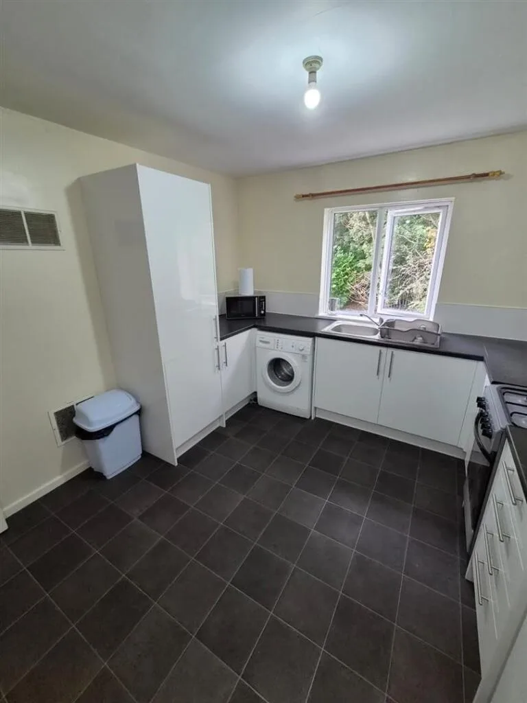 2 bedroom maisonette for rent