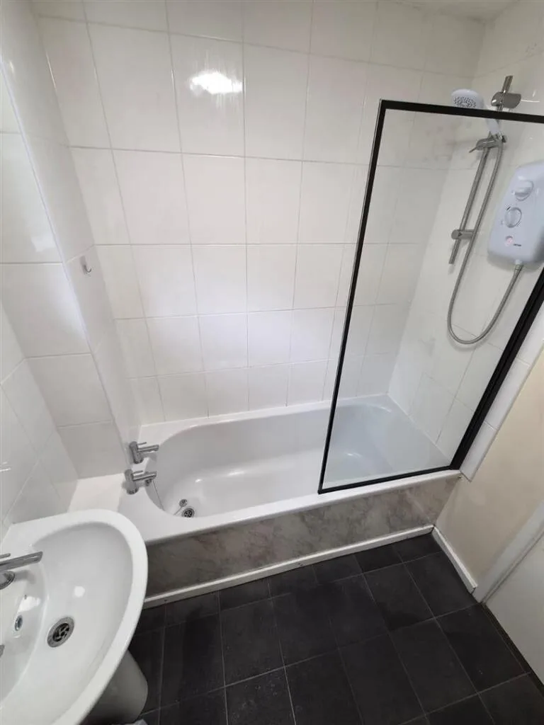 2 bedroom maisonette for rent
