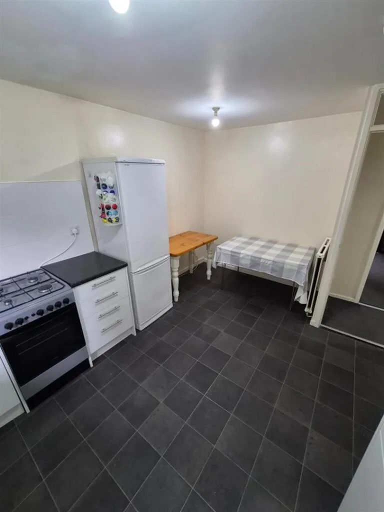 2 bedroom maisonette for rent