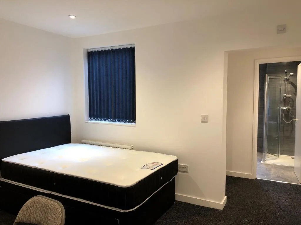 6 bedroom terraced house for rent