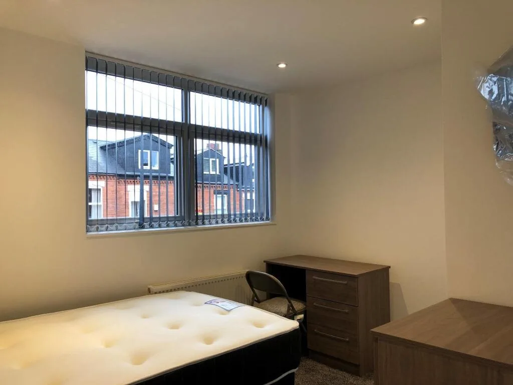 6 bedroom terraced house for rent
