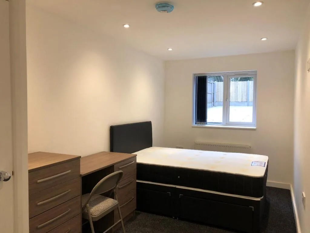 6 bedroom terraced house for rent