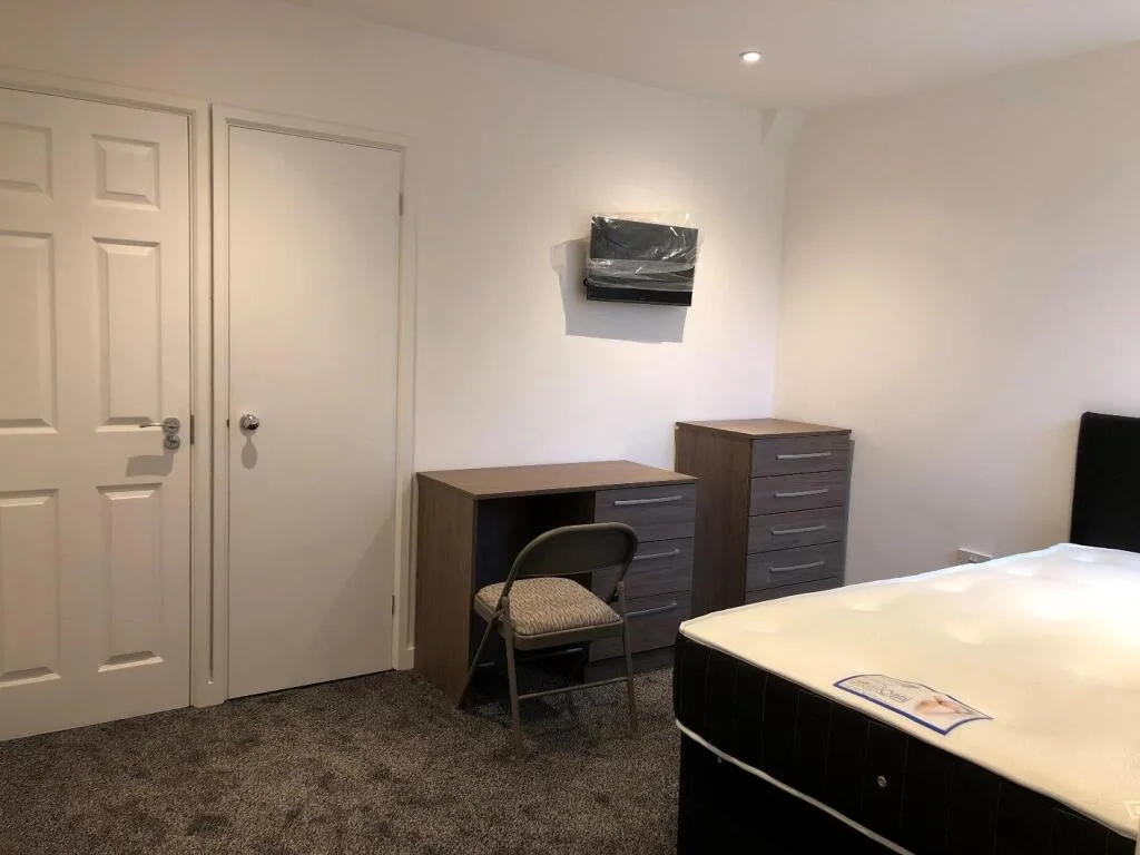 6 bedroom terraced house for rent