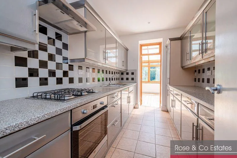 3 bedroom flat for rent