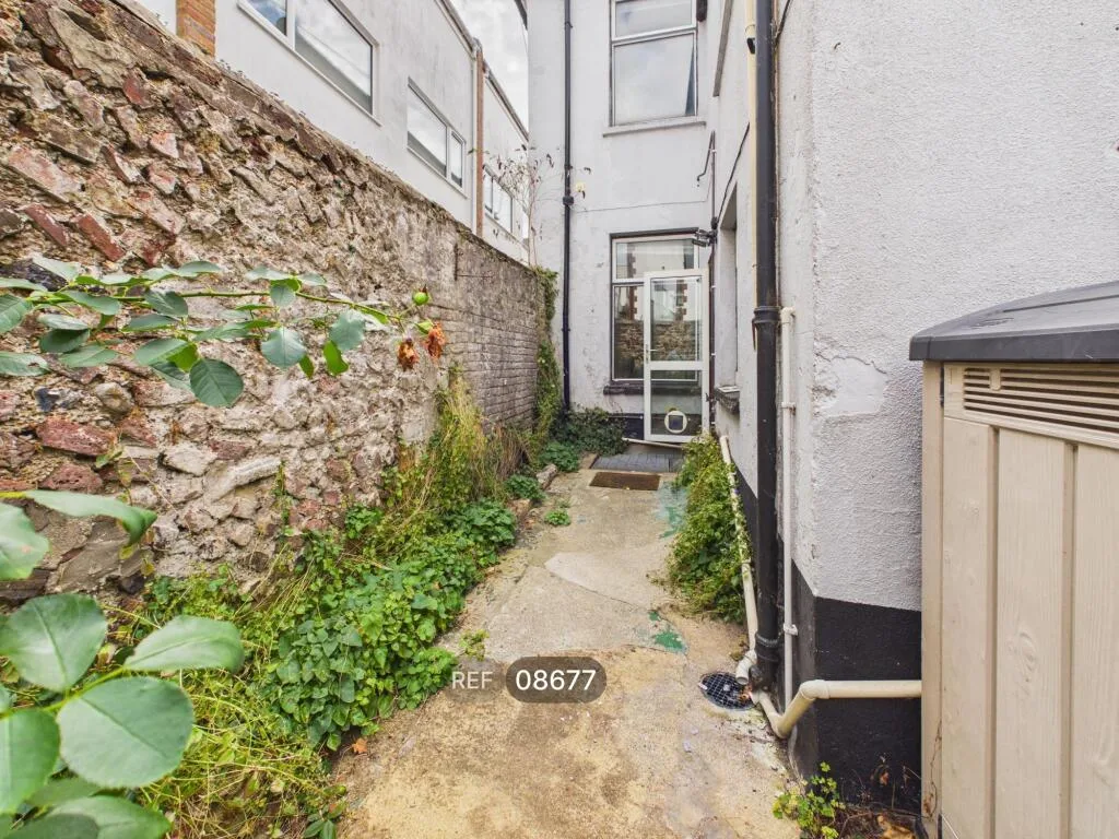 5 bedroom terraced house for rent