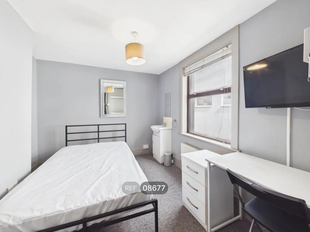 5 bedroom terraced house for rent