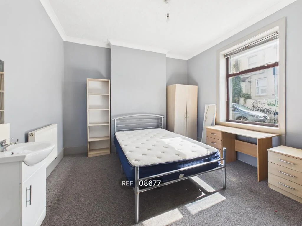 5 bedroom terraced house for rent