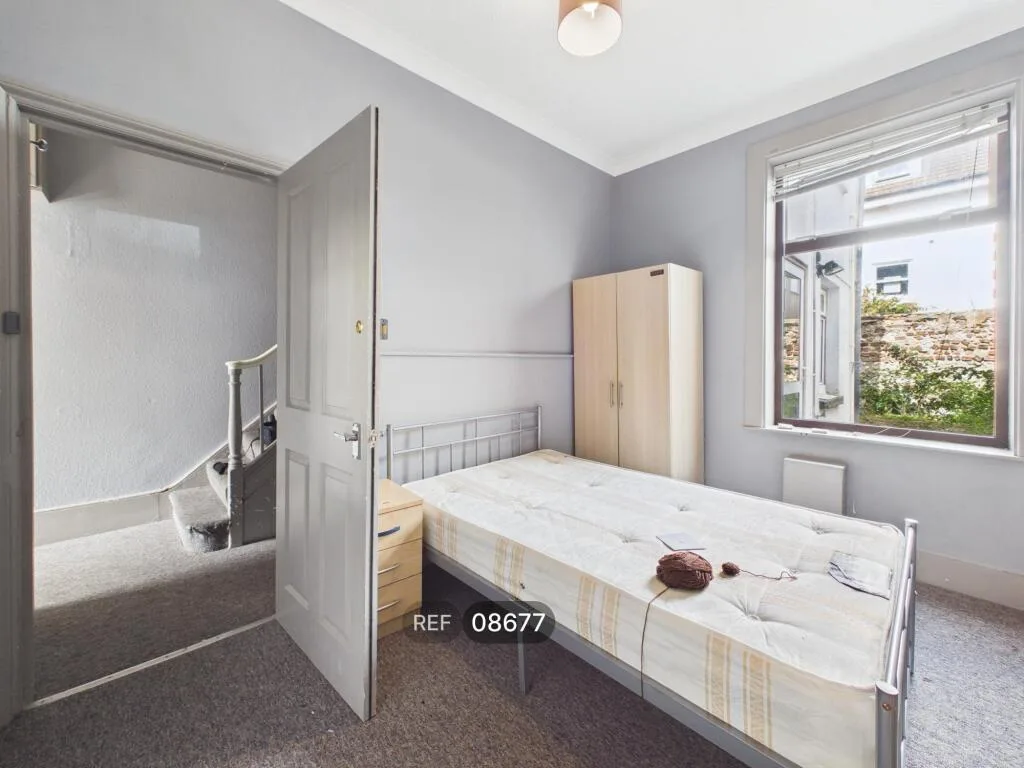5 bedroom terraced house for rent