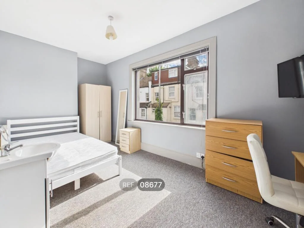 5 bedroom terraced house for rent