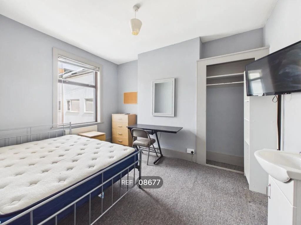 5 bedroom terraced house for rent