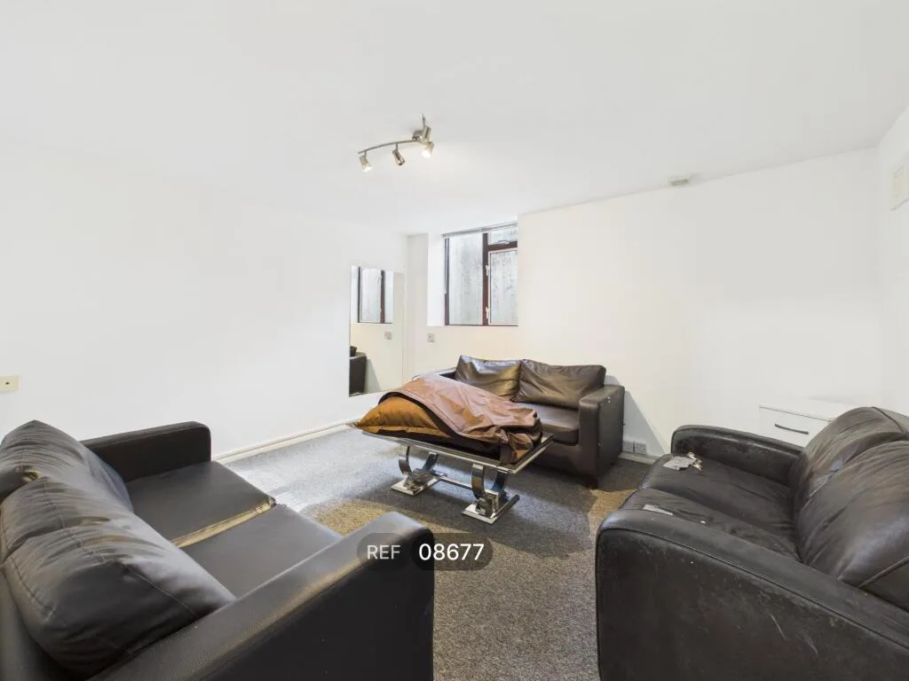 5 bedroom terraced house for rent