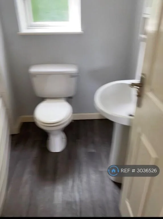 3 bedroom end of terrace house for rent