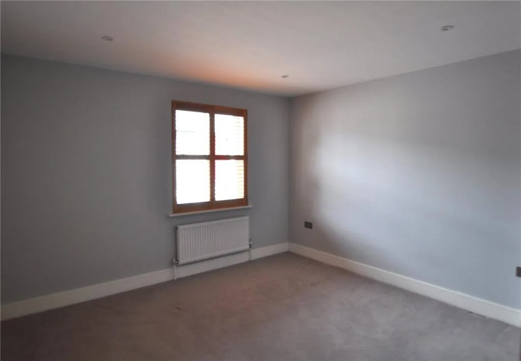 4 bedroom semi-detached house for rent