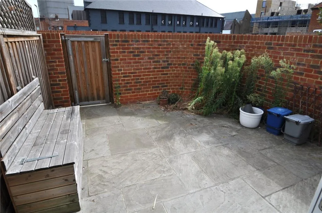 4 bedroom semi-detached house for rent