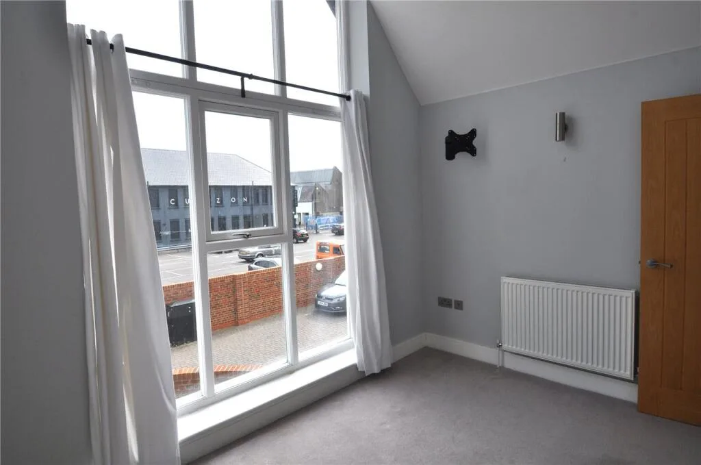 4 bedroom semi-detached house for rent
