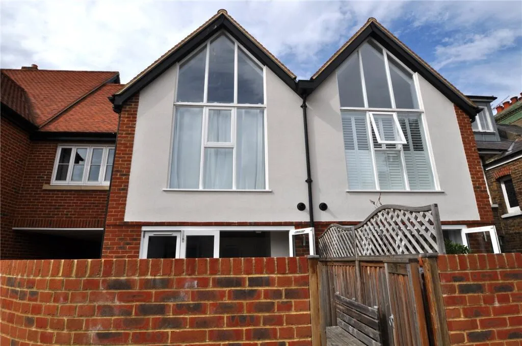 4 bedroom semi-detached house for rent