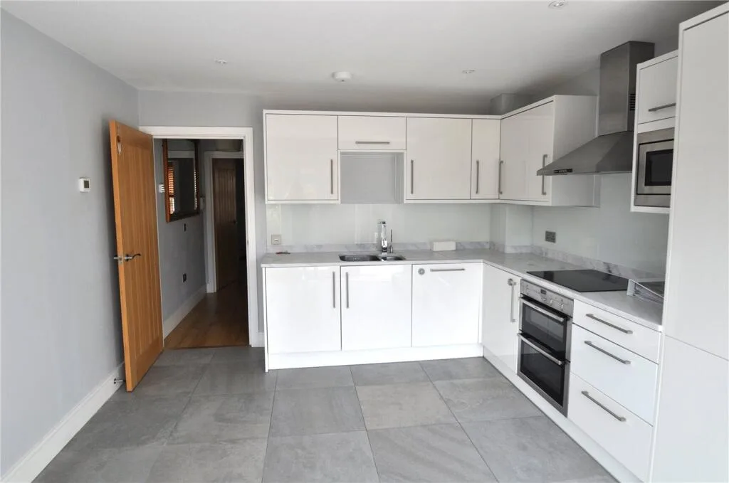 4 bedroom semi-detached house for rent