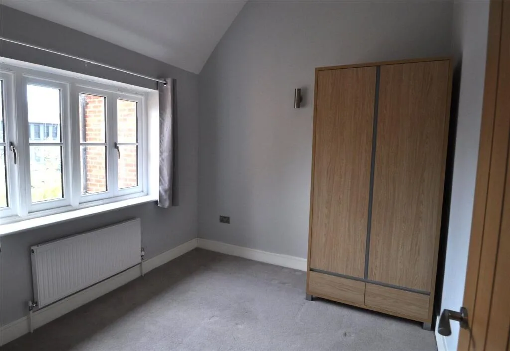 4 bedroom semi-detached house for rent