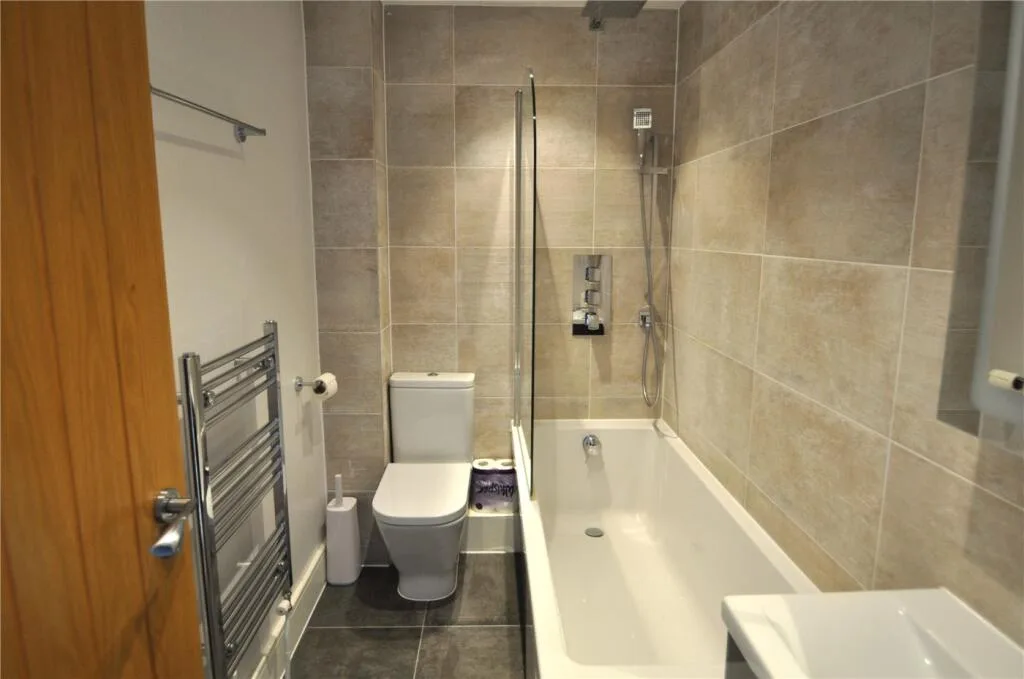 4 bedroom semi-detached house for rent