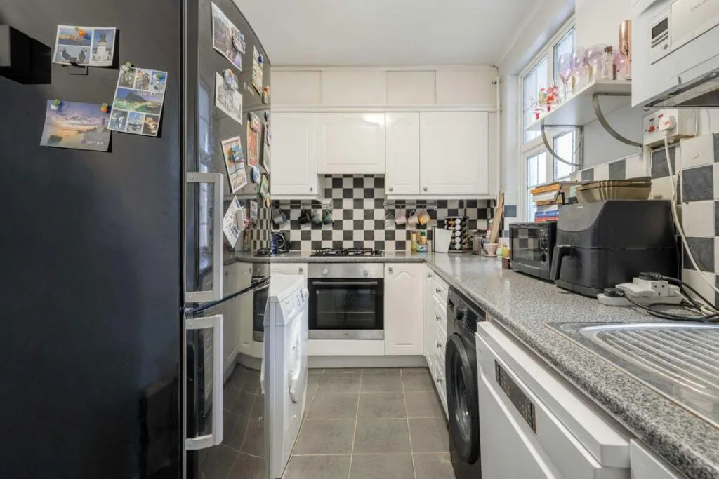 3 bedroom flat for rent