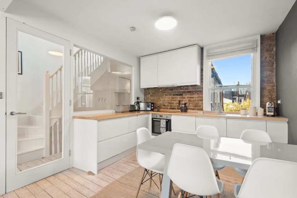 3 bedroom maisonette for rent