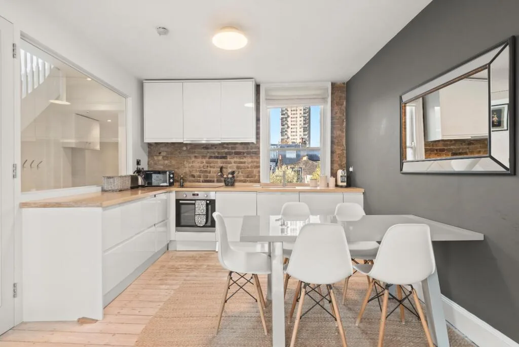 3 bedroom maisonette for rent