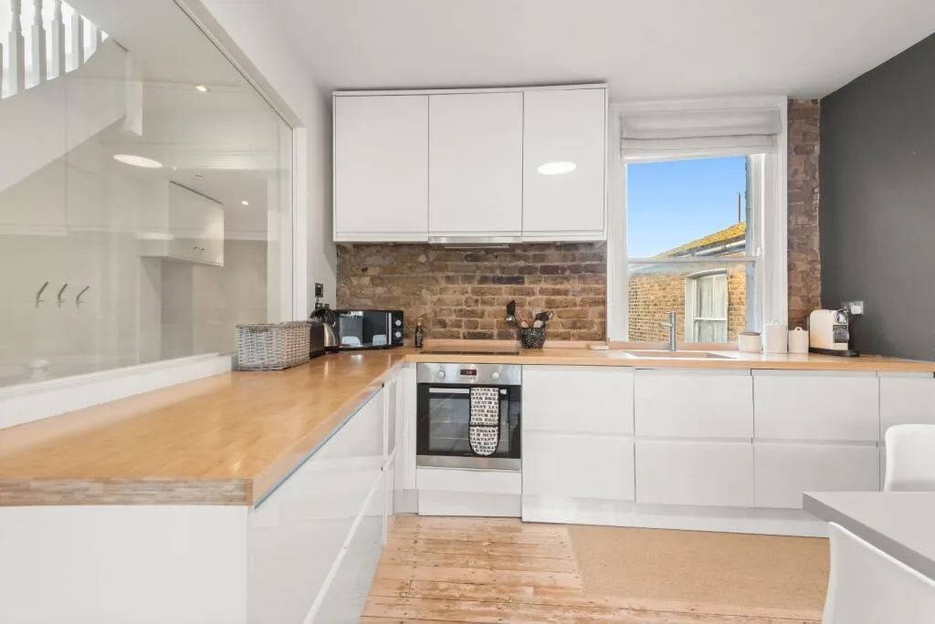 3 bedroom maisonette for rent