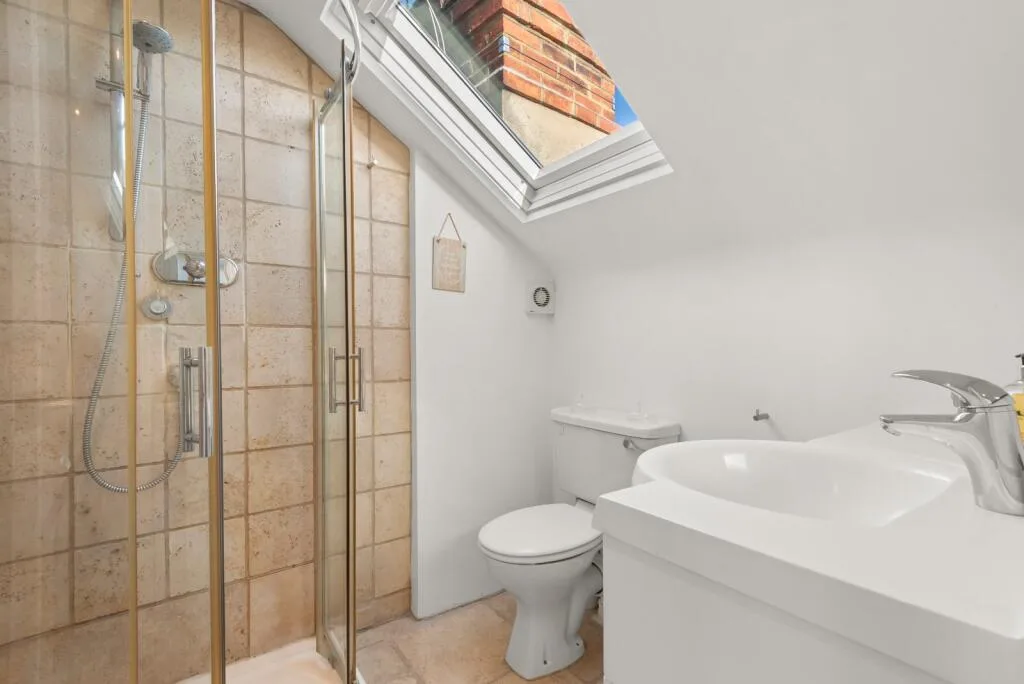 3 bedroom maisonette for rent
