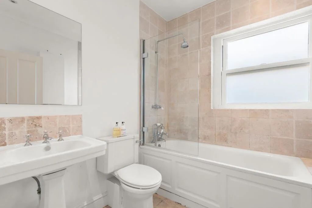 3 bedroom maisonette for rent