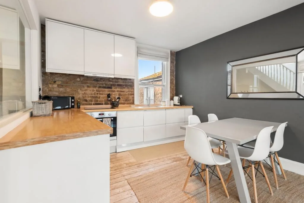 3 bedroom maisonette for rent