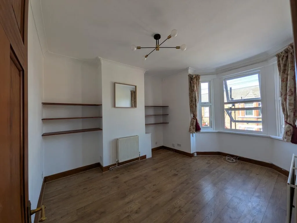 2 bedroom maisonette for rent