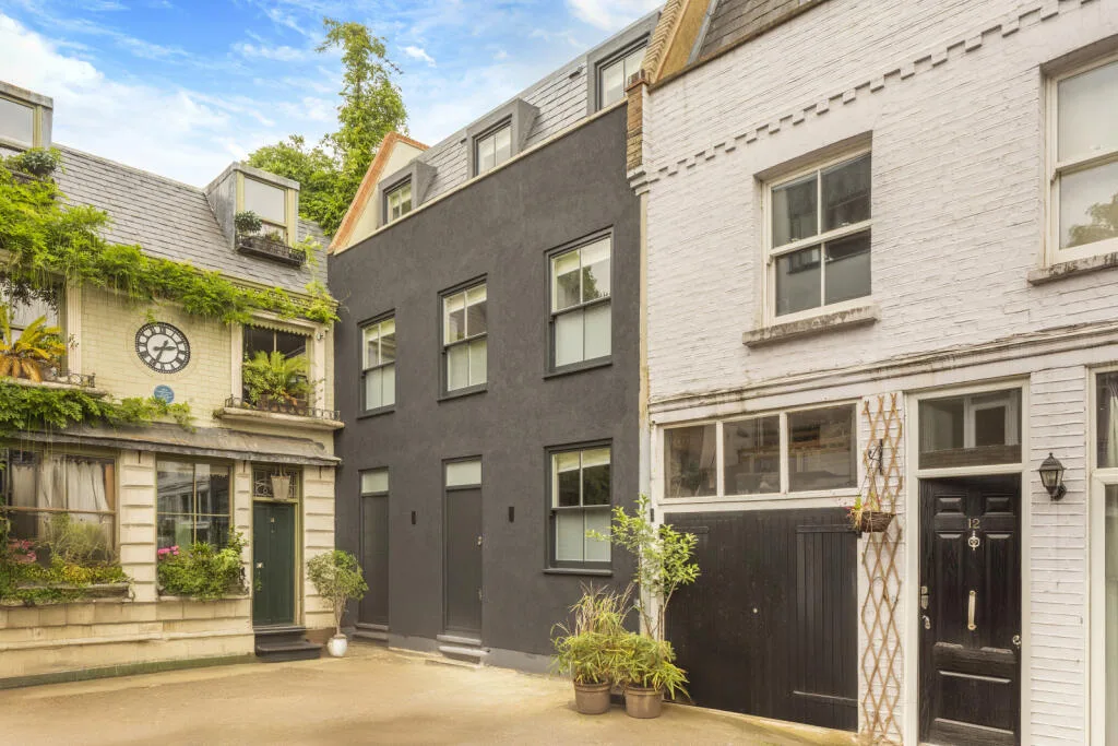 3 bedroom mews property for rent