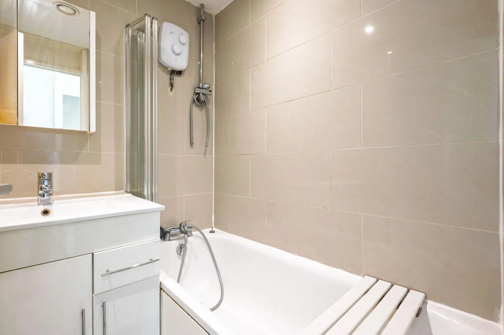 2 bedroom maisonette for rent