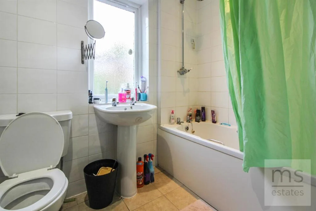 4 bedroom detached house for rent
