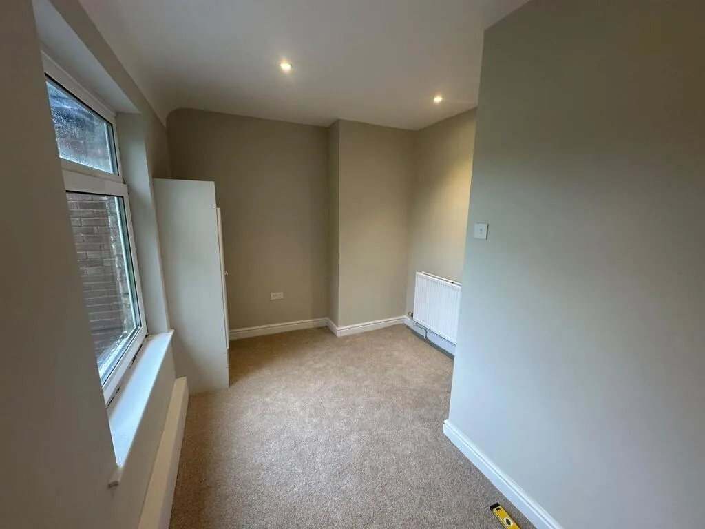 3 bedroom end of terrace house for rent