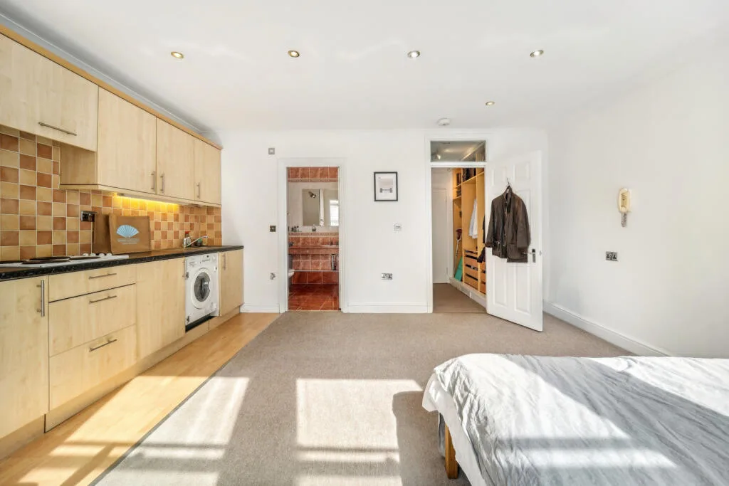 Studio flat for rent