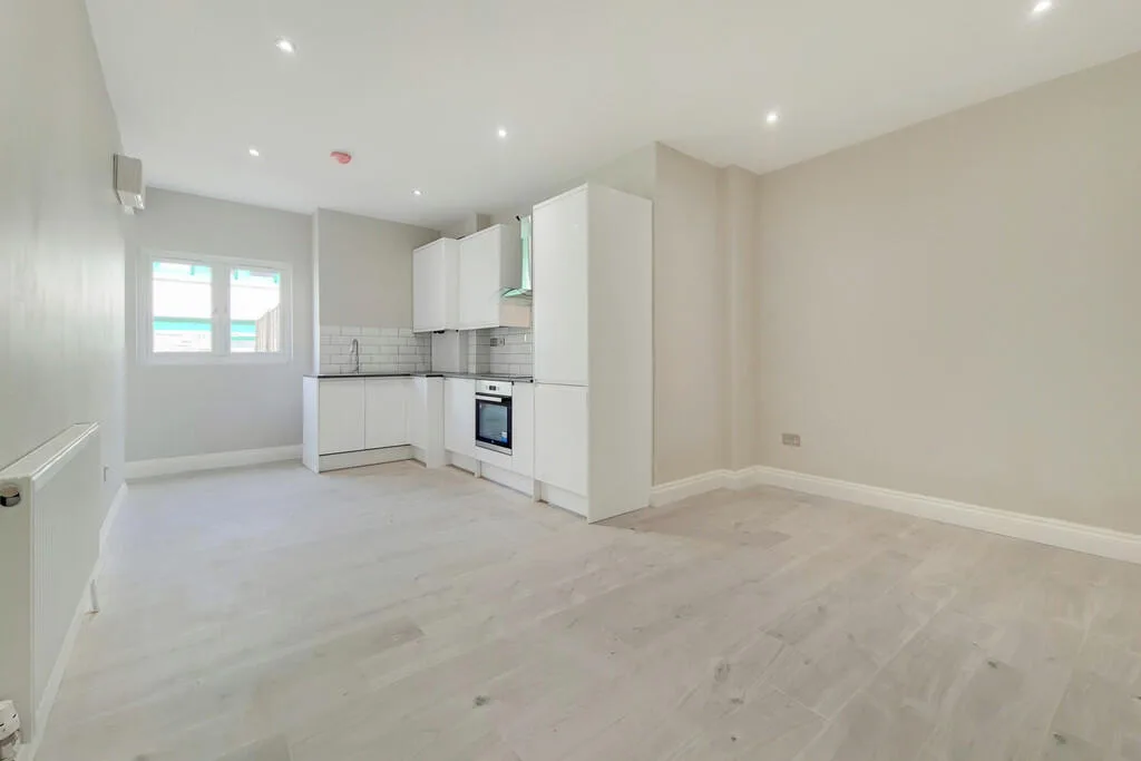 3 bedroom maisonette for rent